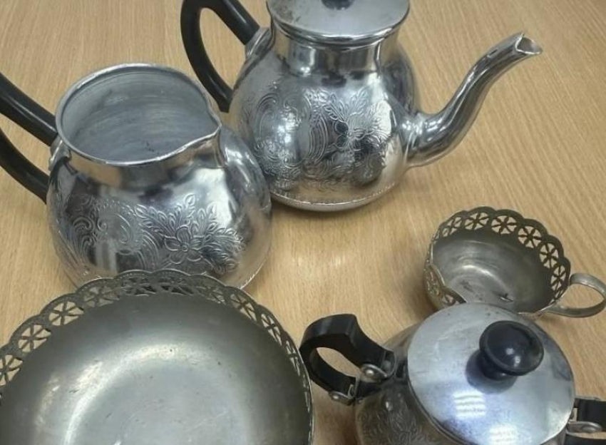 Шахтинец, находящийся под домашним арестом, вышел погулять и ограбил дом