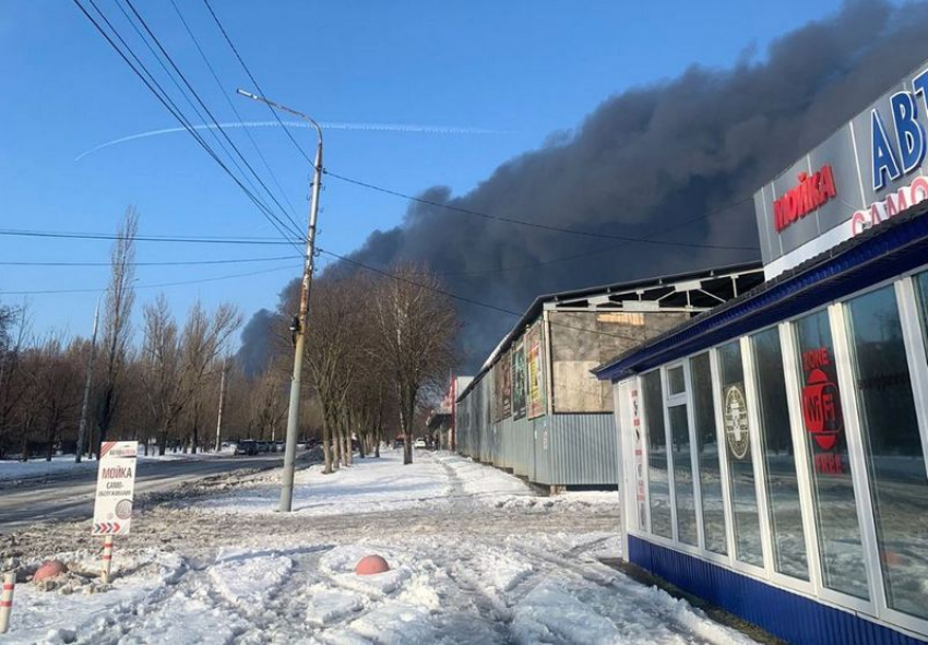 В Шахтах горит новый полиэфирный завод