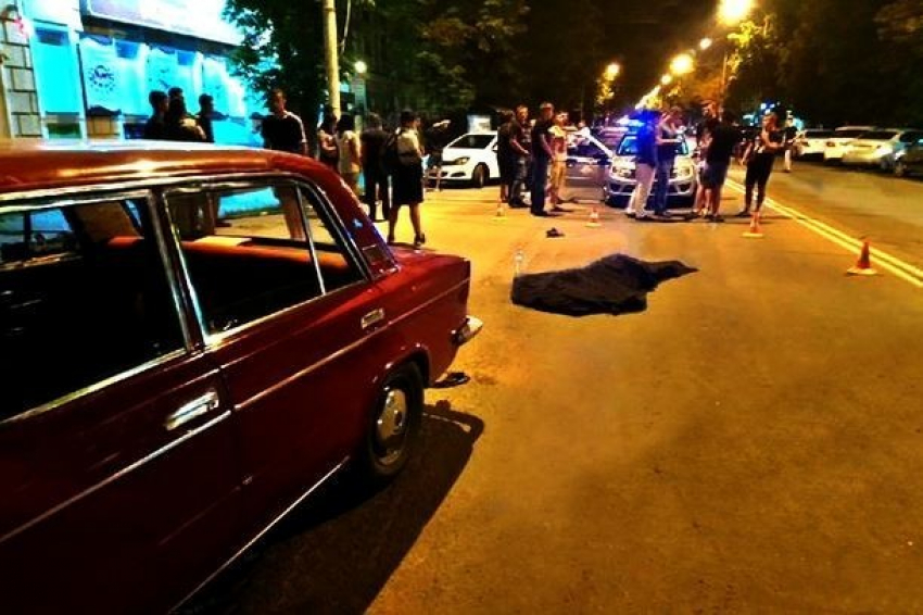 В соседнем с Шахтами Новочеркасске уснувшего на дороге мужчину переехал автомобиль