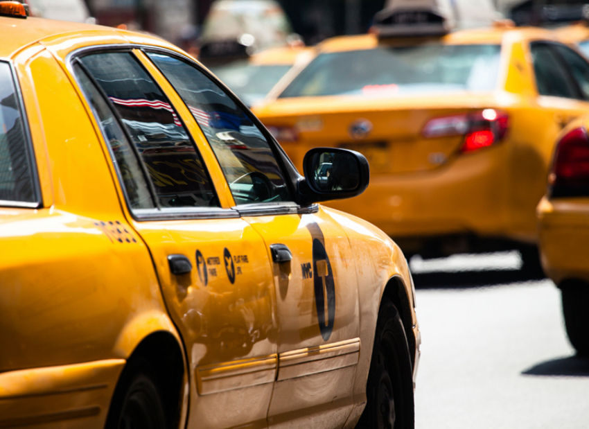 Судимым – запретят: правила приема на работу в такси ужесточат