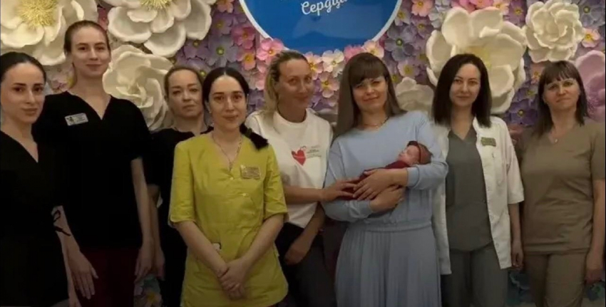 Врачи спасли девочку, которая родилась с экстремально низким весом