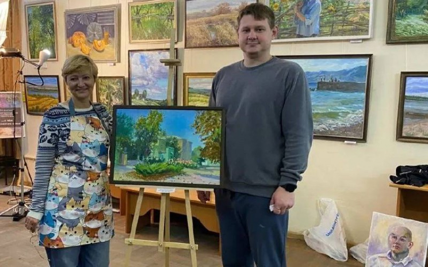 Ирина Киселева подарила шахтинскому музею новый экспонат