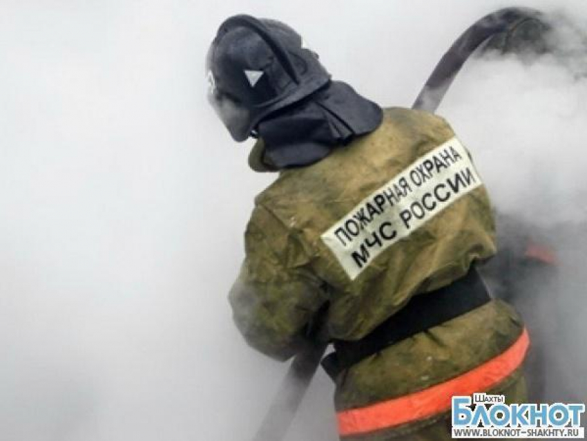 В Шахтах на улице Раздорская произошел пожар