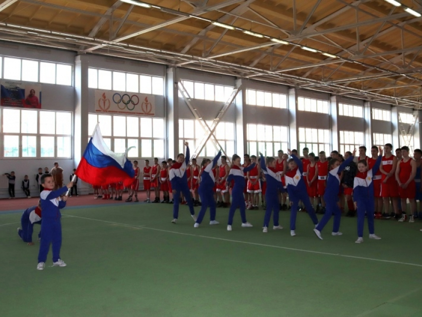 Несмотря на действующие ограничения, в Шахтах продолжаются массовые мероприятия. Это вообще законно?