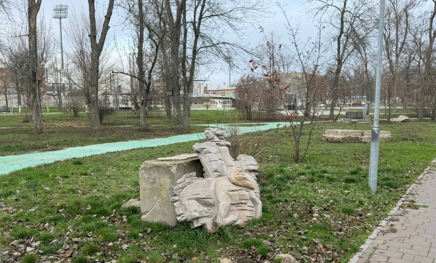 Поврежденными велосипедными дорожками в Александровском парке в Шахтах будет заниматься Дирекция парков