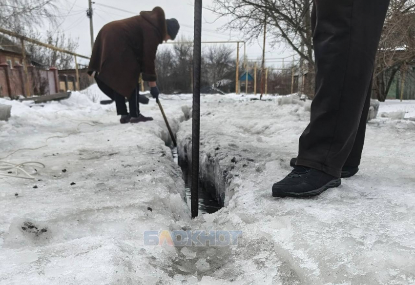 40 сантиметрами льда покрыта дорога на улице Астрономическая в Шахтах