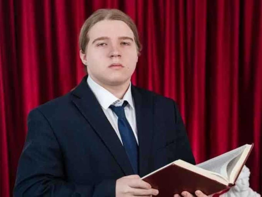 Выпусник гимназии стал первым 200-балльником в Шахтах