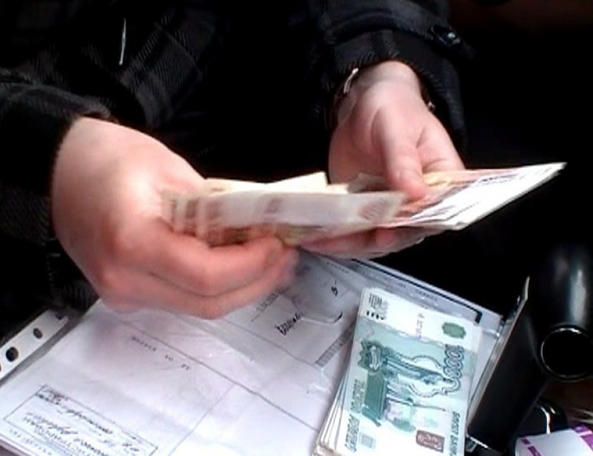 В Шахтах и.о.декана факультета ЮРГТУ попался на взятке в 25 000 рублей