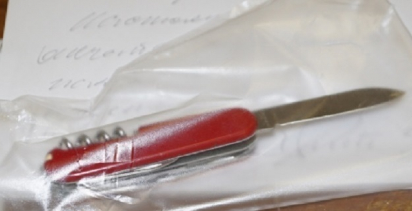 Жительница Шахт получила удар ножом в гостях