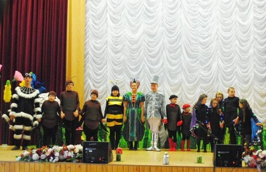 Шахтинские дети-инвалиды приняли участие в спектакле инклюзивной театральной студии из Октябрьского района