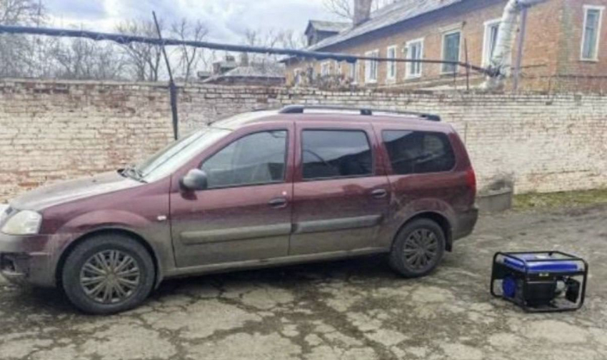 Шахтинец хотел угнать машину, но она заглохла из-за закончившегося бензина 