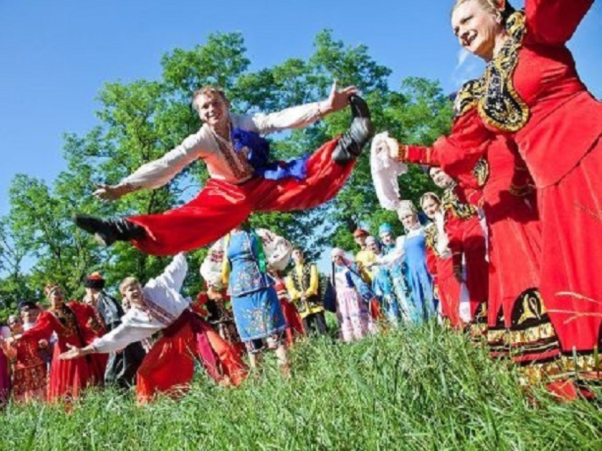 Восемь творческих коллективов из Шахт выступят на ЧМ в Ростове