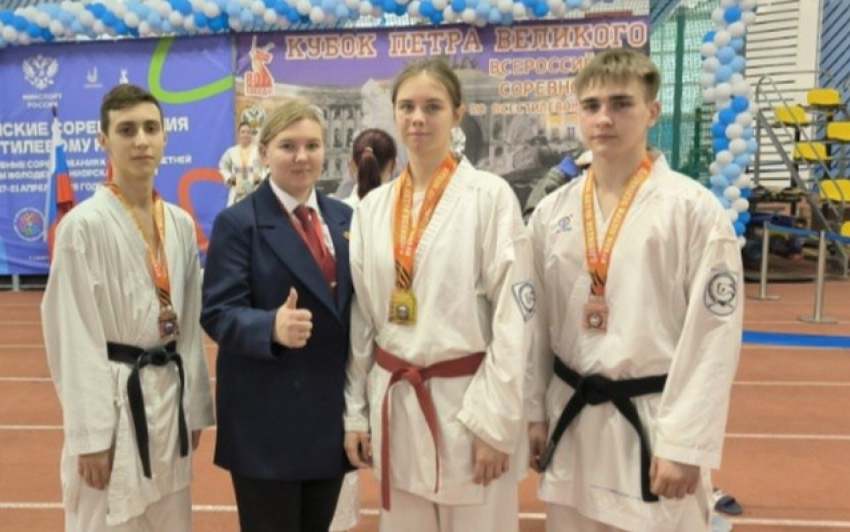 Шахтинские каратисты привезли медали соревнований из Санкт-Петербурга