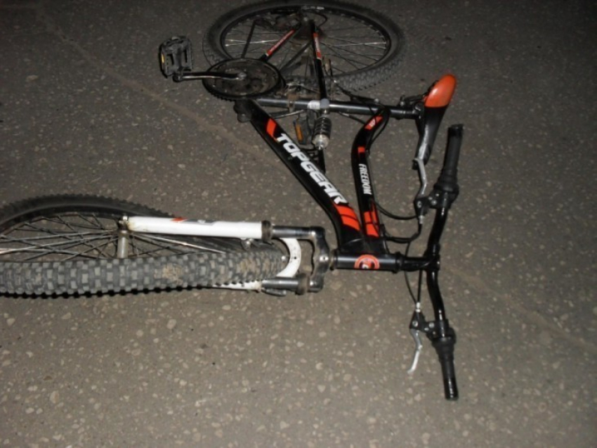 В Шахтах на Артеме «десятка» сбила велосипедиста