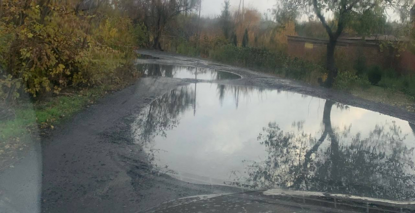 Жители улицы Целинной в Шахтах требуют решения проблемы с дорогой