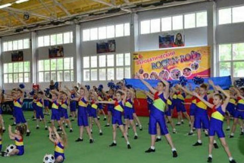 В Шахтах прошел чемпионат по акробатическому рок-н-роллу