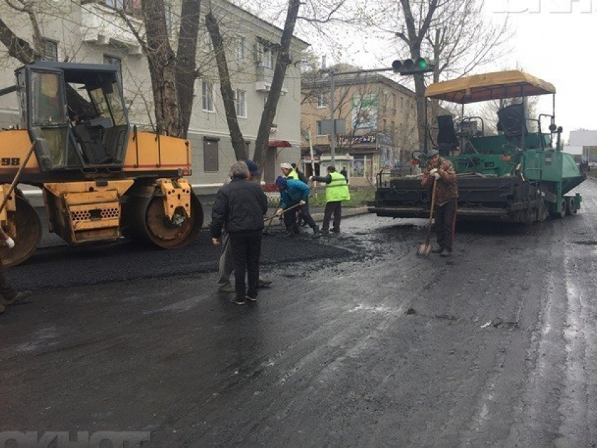 Окончание ремонта улицы Чернокозова в Шахтах перенесли еще на месяц