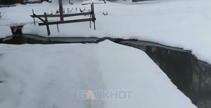 Людей топит канализация на проспекте Ленинского Комсомола в Шахтах