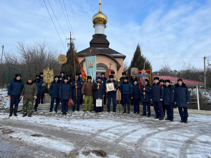 Шахтинские кадеты на Крещение окунались в Старочеркасских купелях