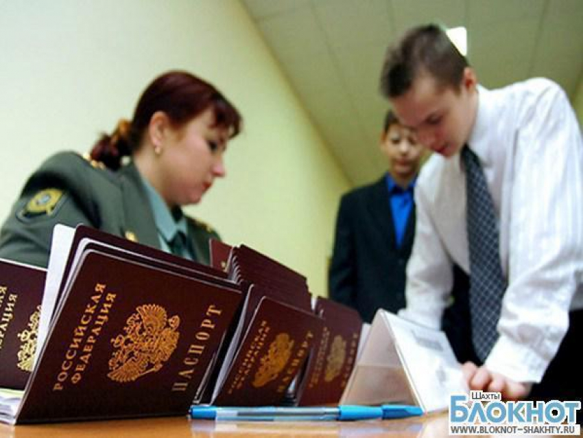 Для россиян могут ввести ритуал: произношение клятвы при получении паспорта