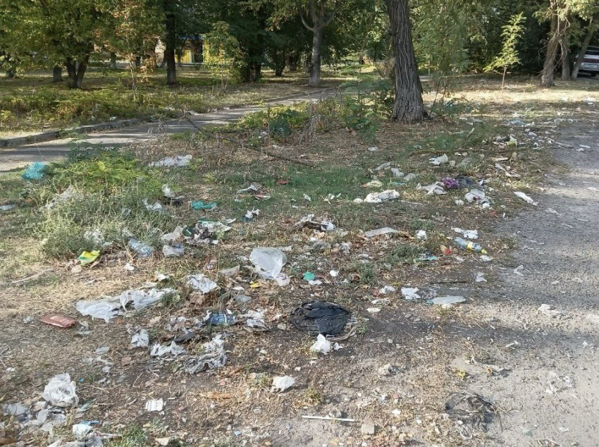Шахтинцы задыхаются от грязи и запаха на улице 50 лет ВЛКСМ