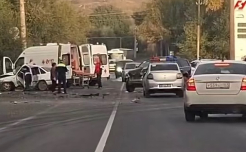 Серьезная авария с пострадавшими произошла сегодня на Артеме в Шахтах