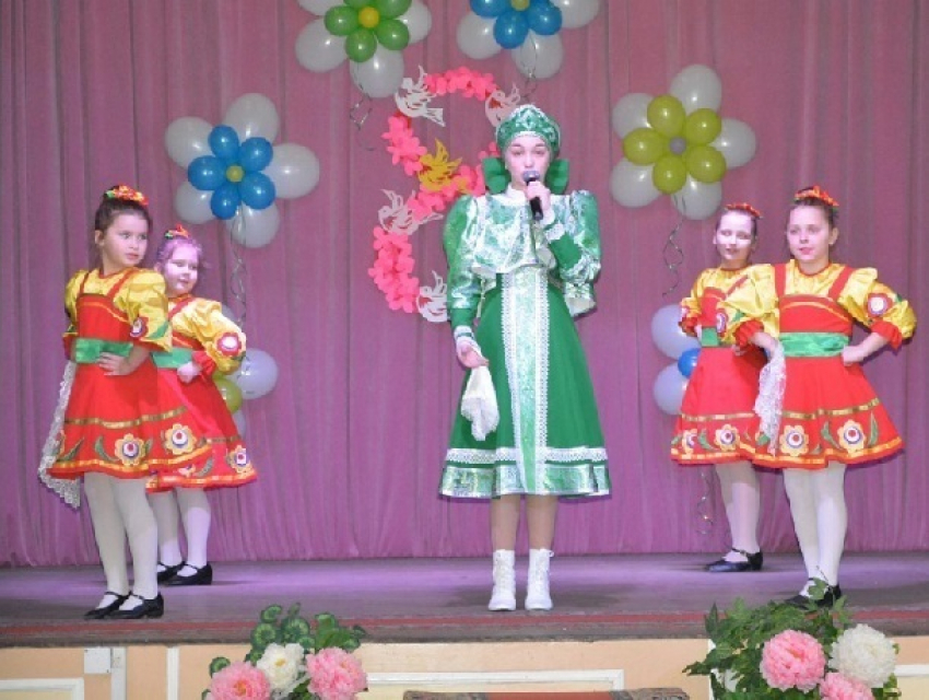  Праздничные концерты в честь женщин прошли в Шахтах