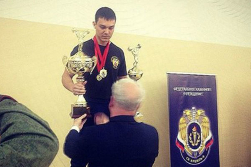 Шахтинец Тимур Парфенов завоевал золотую медаль по русскому жиму