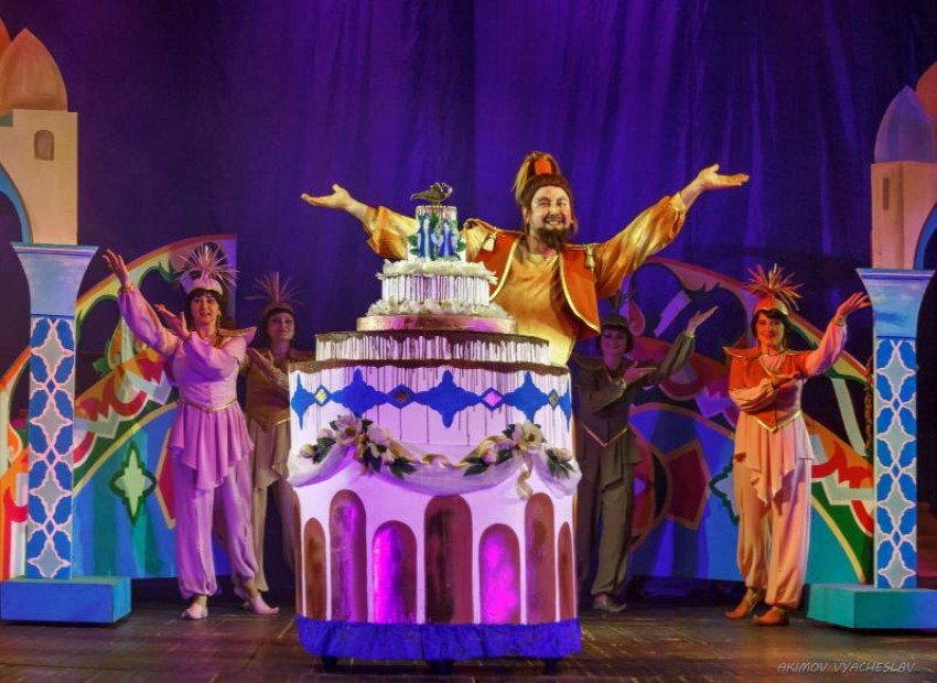 Коллектив шахтинского театра приглашает зрителей на закрытие сезона - сказку «Волшебная лампа Аладдина»