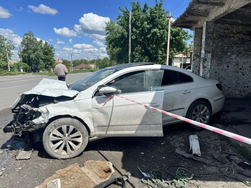 Два человека пострадали в жесткой аварии в Шахтах 