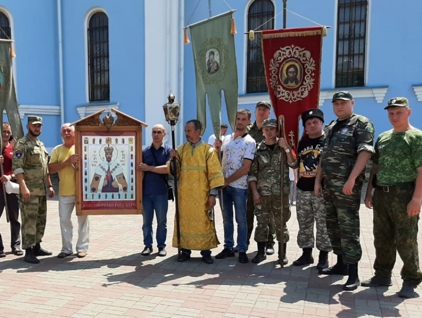 Православные прихожане шахтинских храмов почтили память царской семьи, трагически погибшей в 1918 году