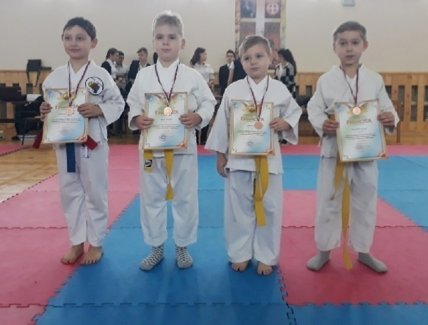Каратисты спортивной школы № 5 победили в открытом турнире города Шахты