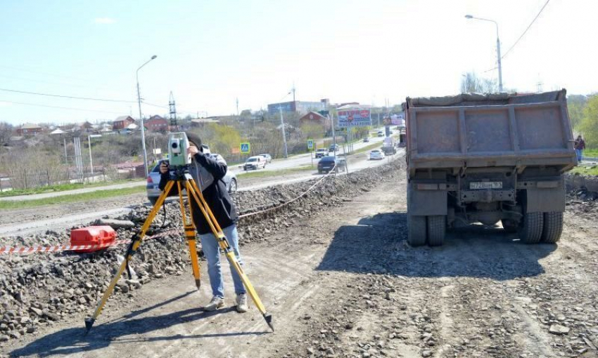 Из-за масштабного ремонта улицы Маяковского в Шахтах ввели новые изменения схемы движения