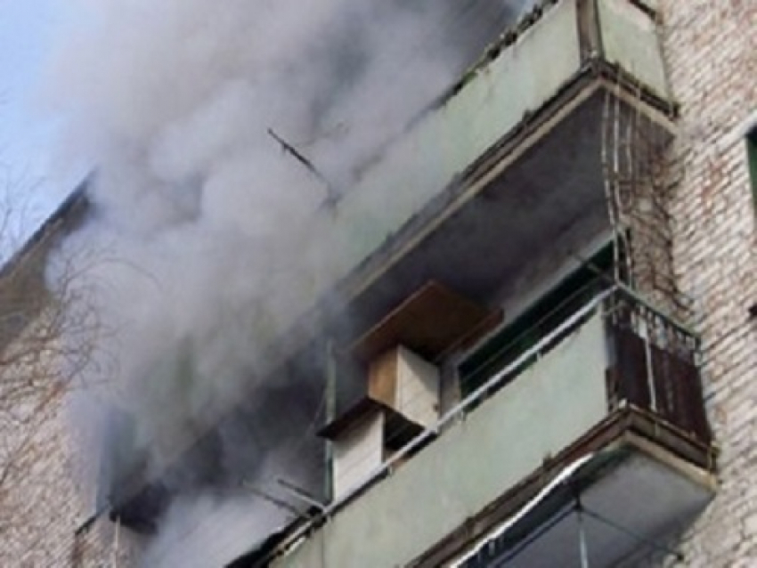 В Шахтах произошел пожар в пятиэтажке