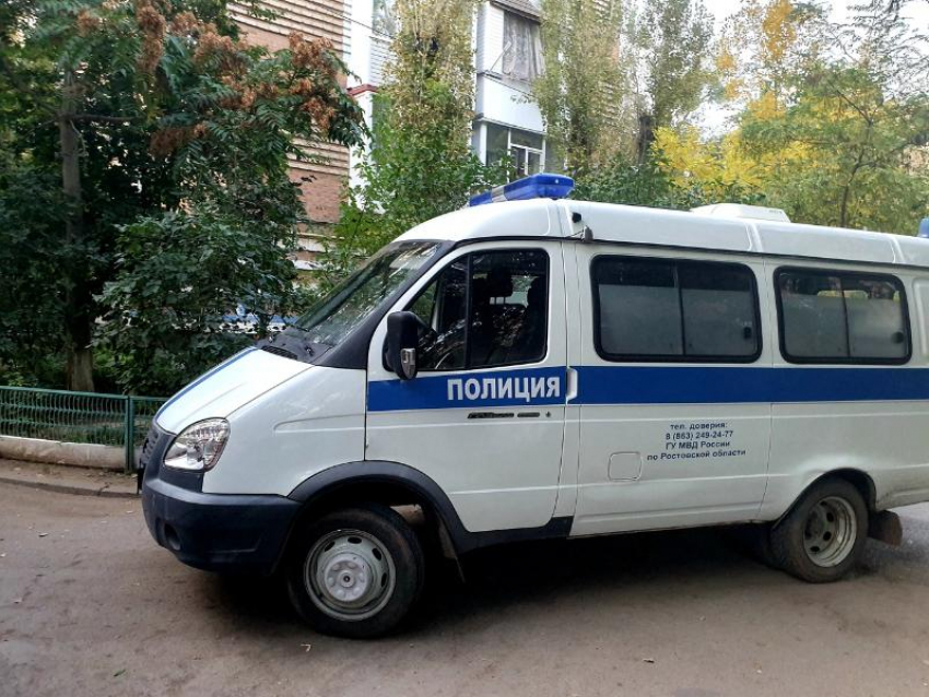 У продавца в Шахтах украли мобильный телефон 