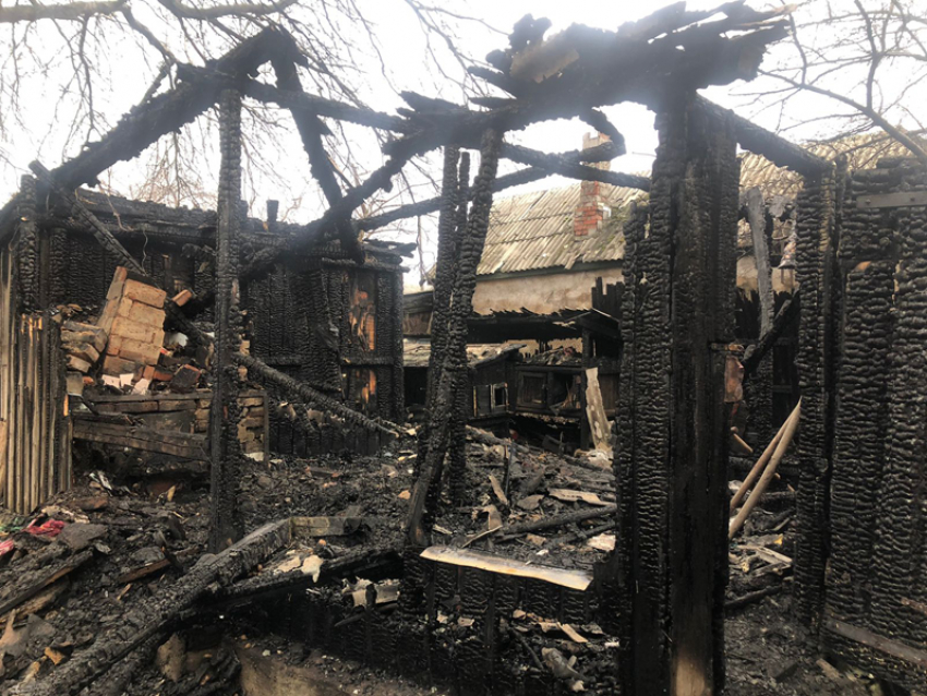Труп обнаружили пожарные в сгоревшем бесхозном здании